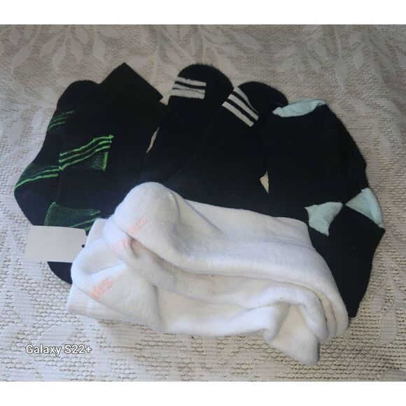 Hanes Accessories - ę 3 pairs ankle socks, and 2 pair Hanes white socks, new